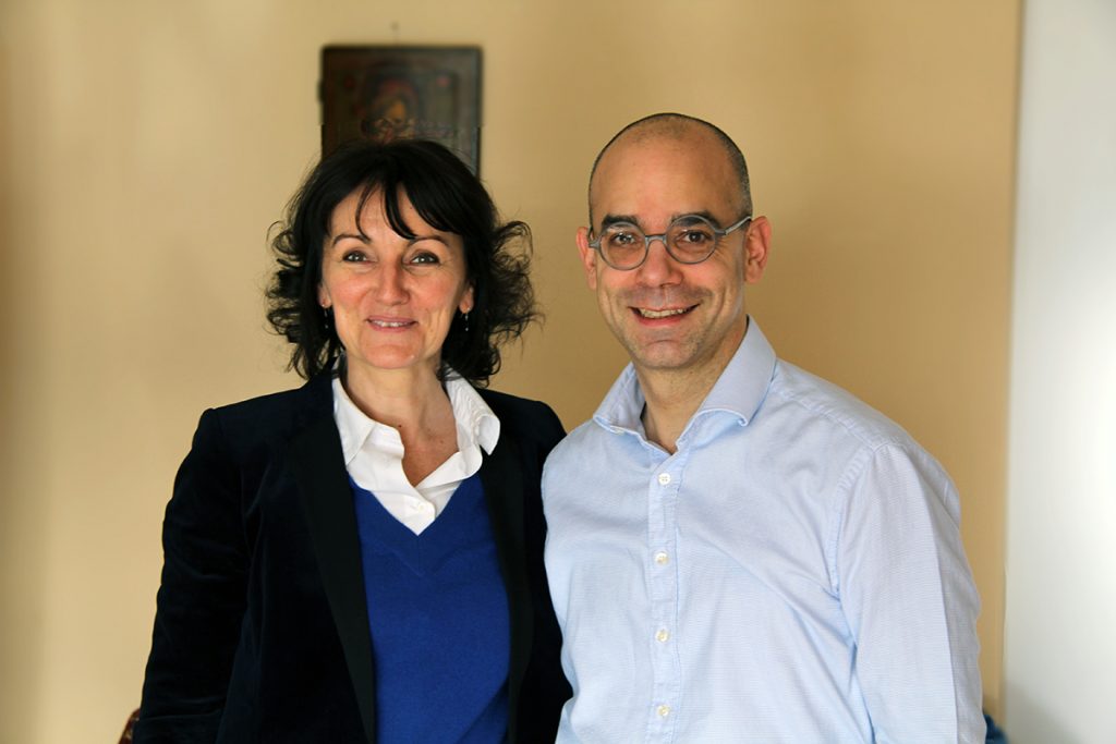 Fabrice Midal et Marie-Laurence Cattoire, très souriants après l'nterview pour philosophies.tv